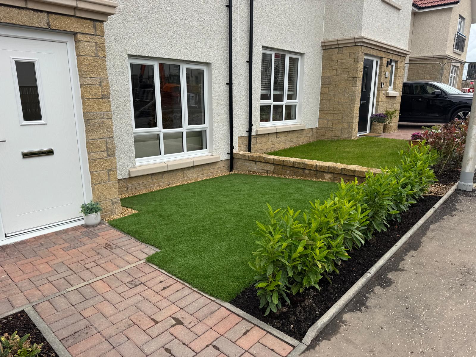 Artificial grass lawn Glasgow by Lenzie Landscapes